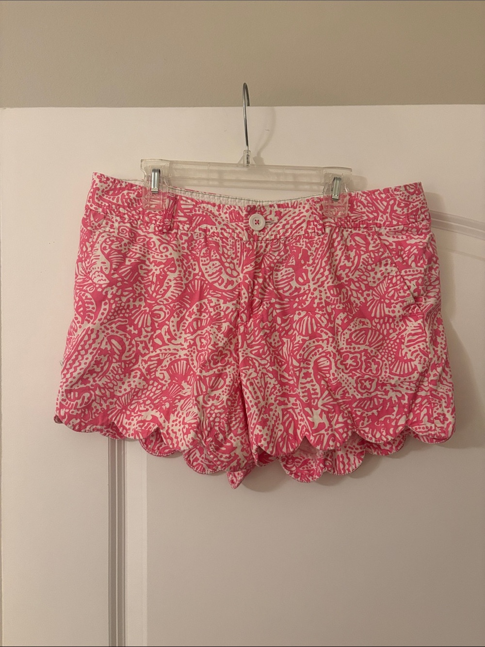 Lilly Pulitzer Pink & White Scalloped Hem Shorts